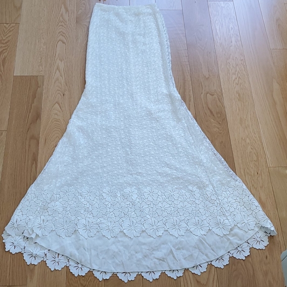 Alice and Olivia Cross Back Matching Lace Set - Picture 7 of 12